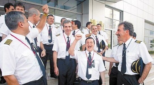 中國航空公司重金挖外籍飛行員 年薪達30萬美元378601_ 中國航空公司重金挖外籍飛行員 年薪達30萬美元